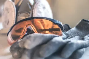 Dlaczego okulary korekcyjne robocze to standard w nowoczesnych zakładach przemysłowych?