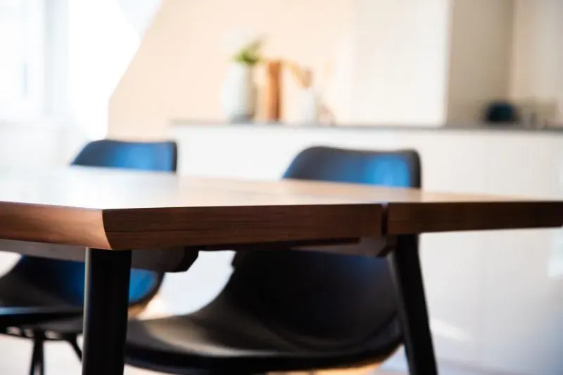 Jaki wybrać rodzinny stół, przy którym się nie tylko je, ale pracuje i bawi?